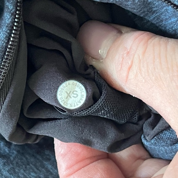 Men’s Lululemon Surge Full Zip SZ XS - Picture 6 of 6